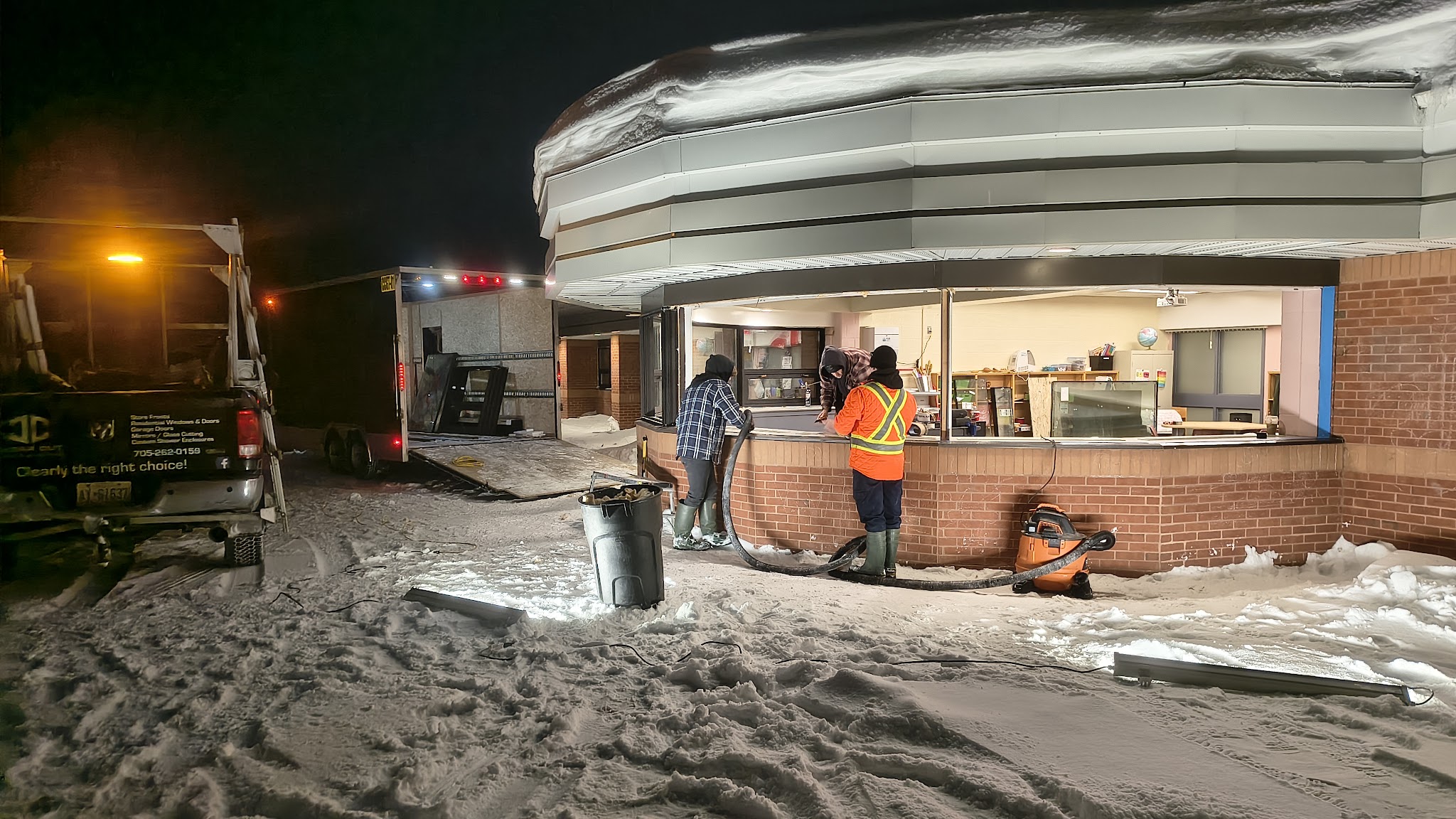 On-site glass and aluminum service